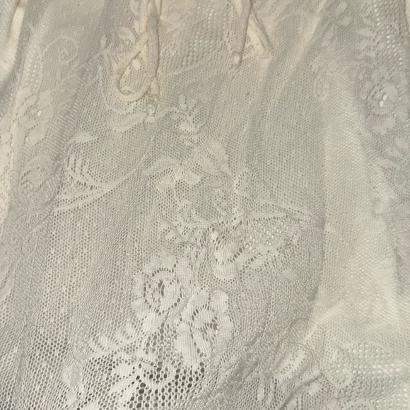 White Lace Detailed Tank Up - Picture 5 of 5